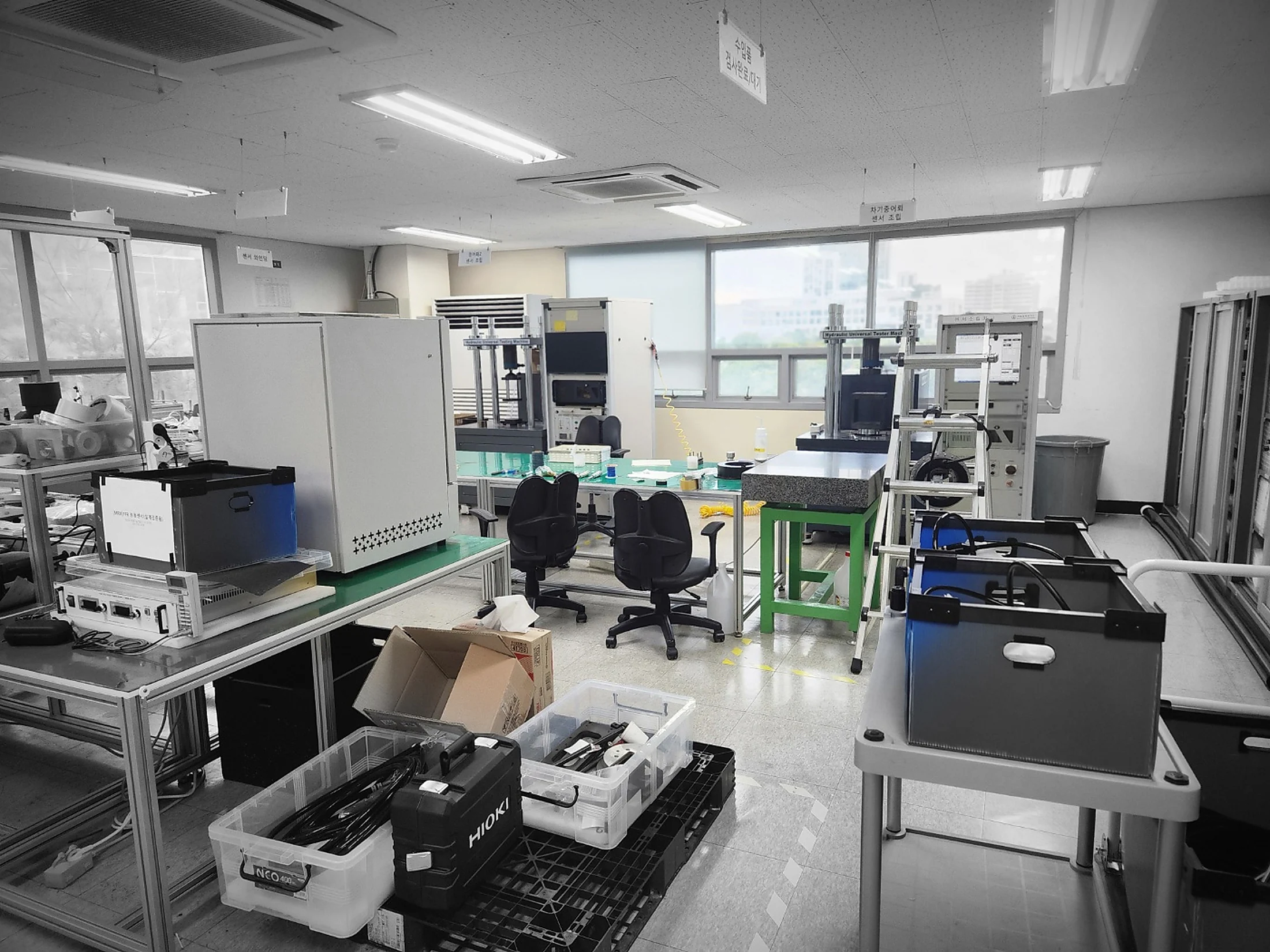 Sensor Assembly Room / 센서 조립실